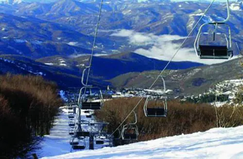 Bufera di polemiche sulla sciovia senza pista