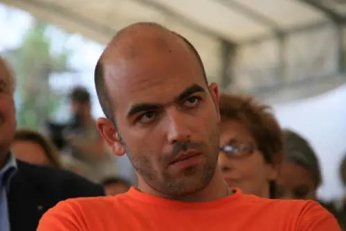 Saviano: "Sogno di tornare nella mia terra"