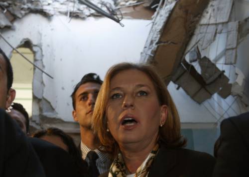 Livni a Parigi: "La tregua non serve" 
Gaza, ucciso uno dei leader di Hamas