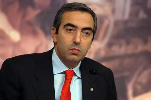 "Di Pietro insulta per non rispondere"