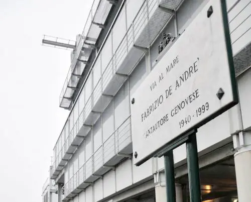 Neanche i vigili sanno dovè via De André