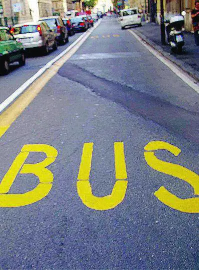 Crolla il prezzo del gasolio e lAmt aumenta biglietti e abbonamenti a partire da marzo