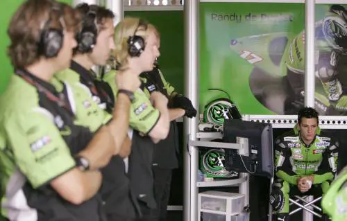 Motori&dolori: Kawasaki 
saluta il mondo dei Gp