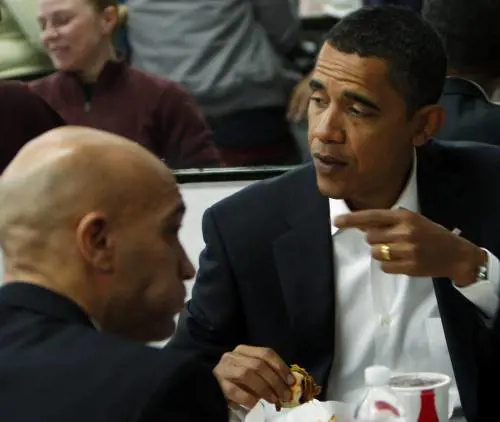 Barack va al fast-food e mangia gratis