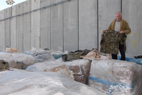 Aiuti della Croce Rossa: divise per Hamas