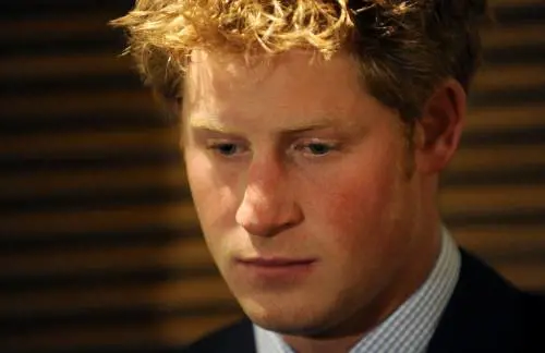 "Sembri un arabo straccione..."  
Frasi razziste, bufera su Harry