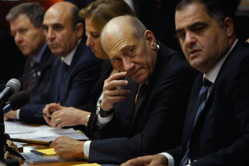 L'ex premier Ehud Olmert rischia il carcere: è colpevole di corruzione
