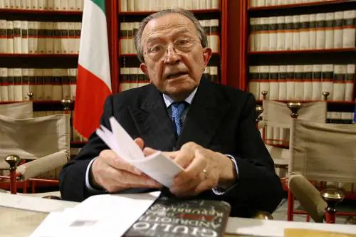 Andreotti compie 90 anni: "Preferisco meditare"