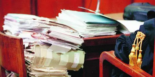 Il Pm: illegittime le assunzioni d’oro in Comune