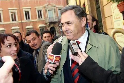 Vigilanza, Fini e Schifani: "Villari si dimetta"