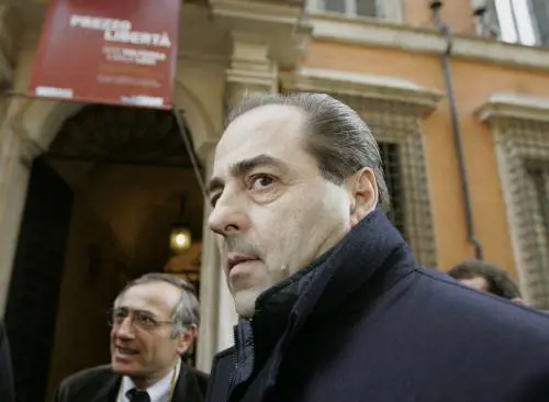 Napoli, Di Pietro sotto torchio dai pm 
Il figlio Cristiano è indagato