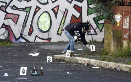 Giovane accoltellato: preso 20enne, 6 denunciati