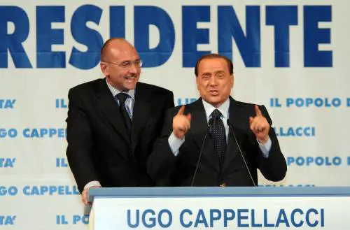 Il premier avverte An e Lega: basta polemiche, fanno perdere consensi