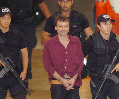 Caso Battisti, ora i lettori dell'Unità 
si ribellano: "È solo un assassino"
