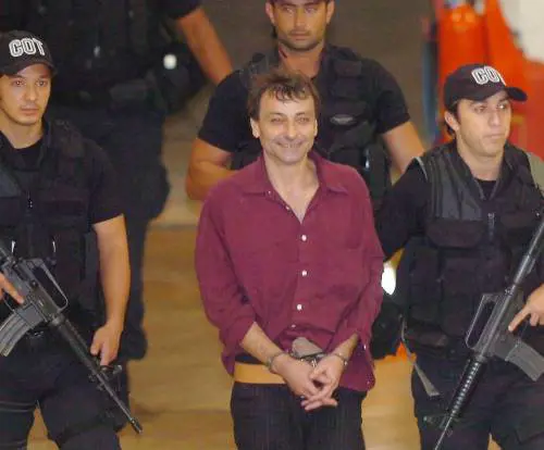 Caso Battisti, ora i lettori dell'Unità 
si ribellano: "È solo un assassino"