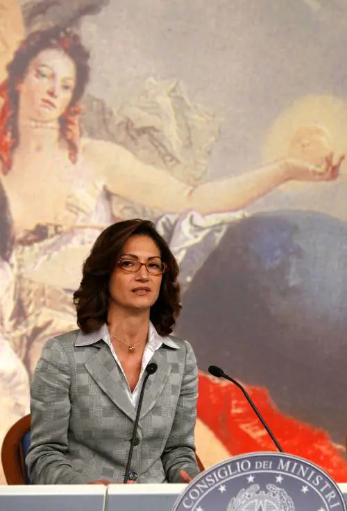 Scuola, Gelmini: "Telecamere 
in aula contro il bullismo"