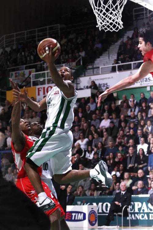 Basket, en-plein di Siena 
Milano: no Coppa Italia