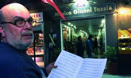 Mancano i soldi per le case, non per i dischi