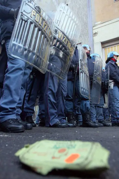 Sgomberato "Conchetta", 
storico centro sociale 
scontri a palazzo Marino