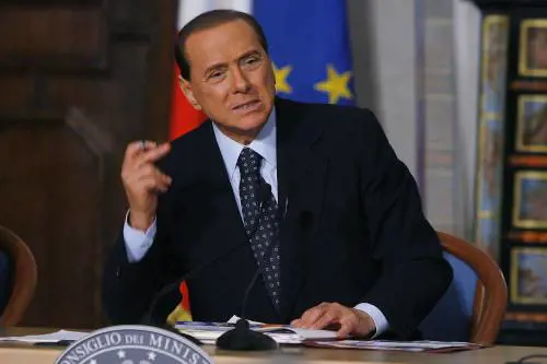 Berlusconi: sull'aumento dei soldati 
decideremo assieme a Napolitano