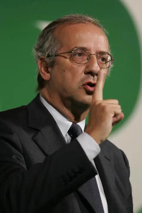 E sugli stupri è scontro tra Cavaliere e Veltroni