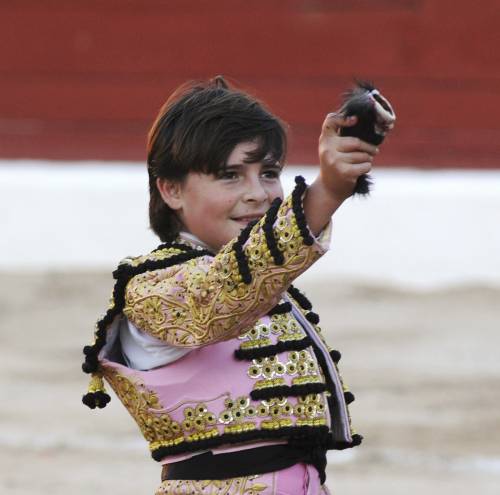 Il torero più piccolo del mondo 
ha ucciso sei tori in un giorno