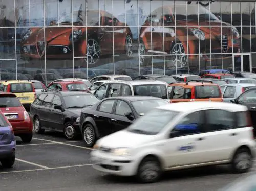 Marchionne: "Aiuti, o 60mila perdono il posto"