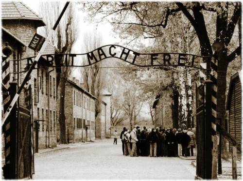 Memoria, Napolitano: "Attenti al nuovo antisemitismo"