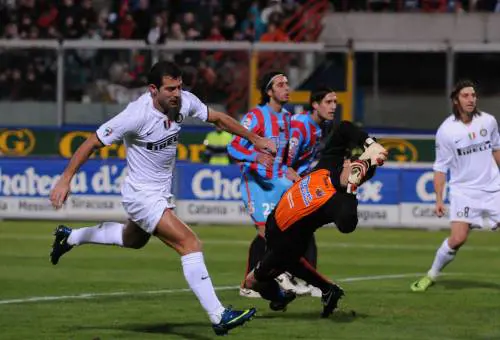 L'Inter passa a Catania 
e la Juve si ferma a Udine