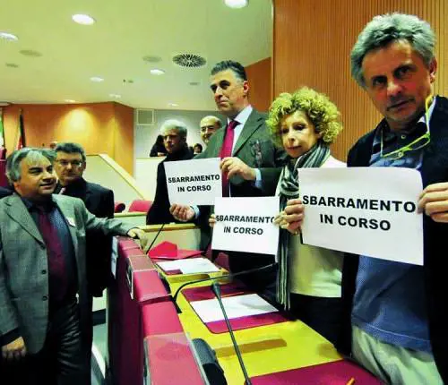 Regione, la maggioranza si spacca  sul vento e gli insulti a Napolitano