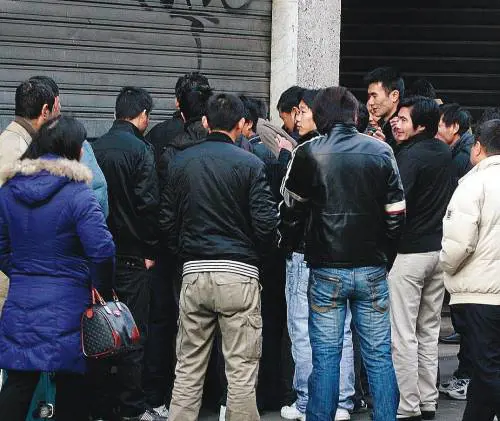Chinatown, la "lista" dei lavori in nero 
i cinesi la comprano ogni giorno al bar