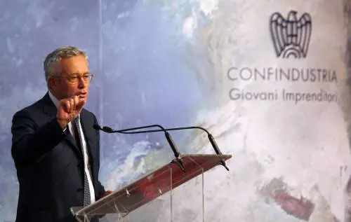 Domenici a Tremonti: 
"Comuni pronti a rottura" 
Giù l'occupazione: -2,1%