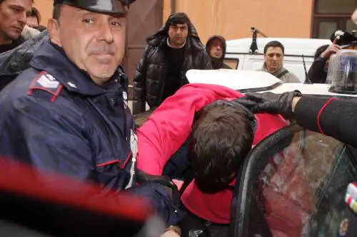 Guidonia, la denuncia: 
"I romeni arrestati 
picchiati in caserma"