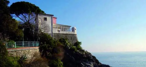 Una rosa bianca nel tricolore dedicata a Francesca