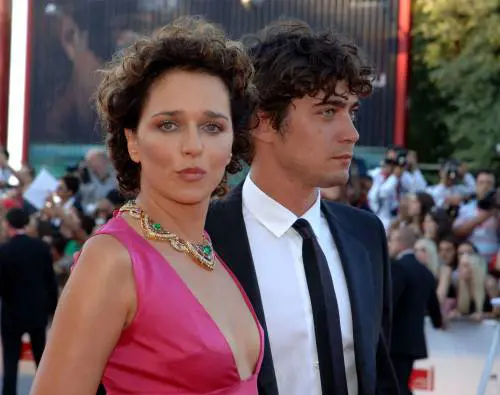 "Sposerò Scamarcio insiste ma solo perché insiste"