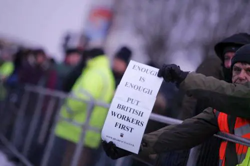 Gb, ancora scioperi contro gli italiani