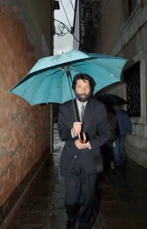 Cacciari: "Il Pd è fallito? Si sciolga subito"