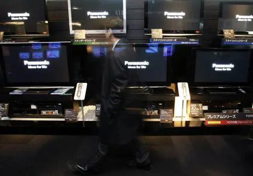 La Panasonic taglia  
15mila posti di lavoro 
Mitsubishi: niente Dakar