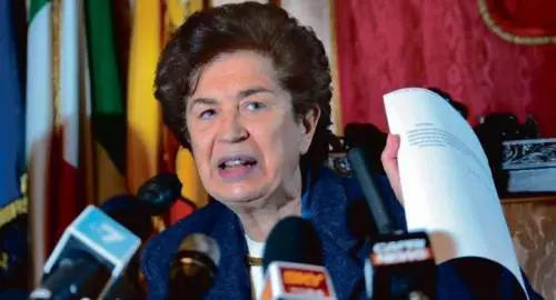 Camera, passa la mozione contro la Iervolino