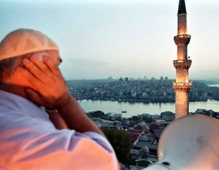 L'università americana stoppa il canto del muezzin islamico