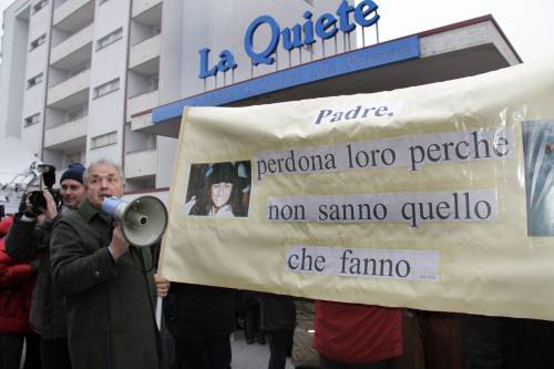 Eluana: bozza pronta, no di Fini e Colle 
Il padre: su mia figlia violenza inaudita