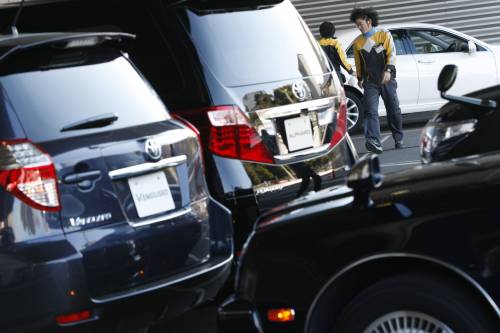 Toyota: 3 miliardi di rosso 
E Moody's taglia il rating