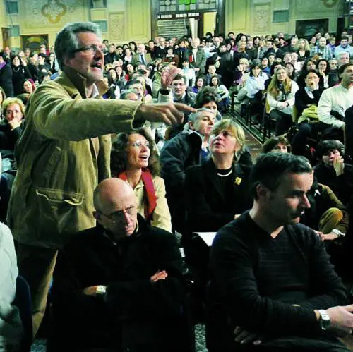 I genitori fanno troppe domande e lassessore alla scuola fugge