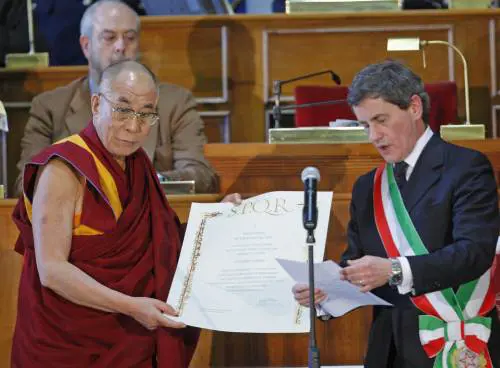 Pechino all'Italia: "Avete offeso il popolo cinese"