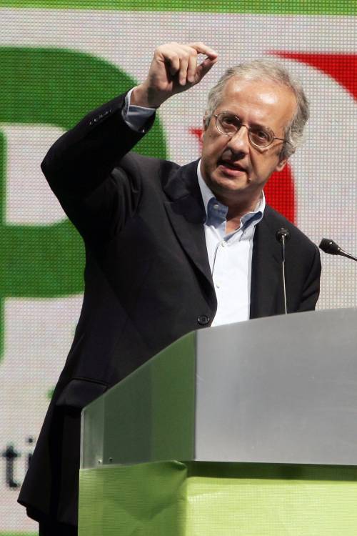 Immigrati, Veltroni: "Maroni denunci anche me"