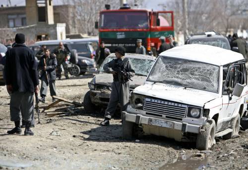 Kabul, kamikaze nei palazzi del potere: 26 morti