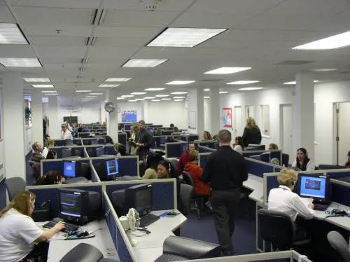 Rivoluzione nei call center. No a chiamate di domenica