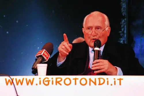 Tonino in piazza tutti i giorni È la sindrome dellambulante