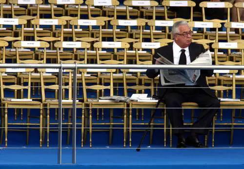 Ciarrapico: "Se Tatarella tornasse 
prenderebbe Fini per il bavero"