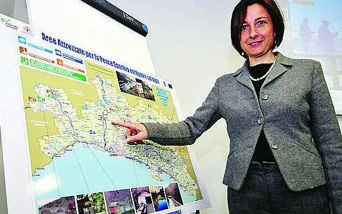 Panche e mini chalet per la pesca sportiva